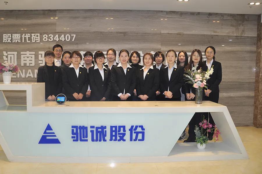 每天接听上百个电话 只为让每一位客户安心