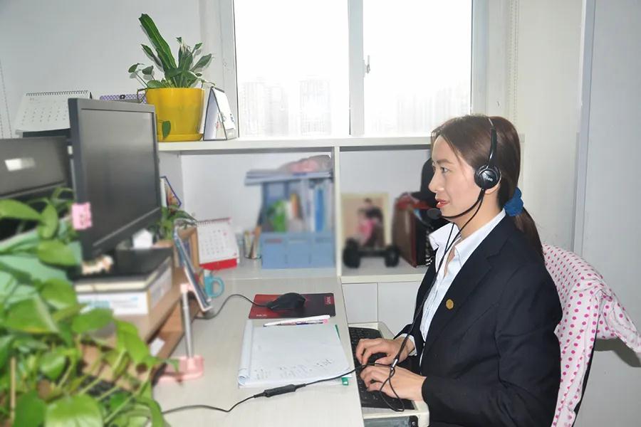 每天接听上百个电话 只为让每一位客户安心